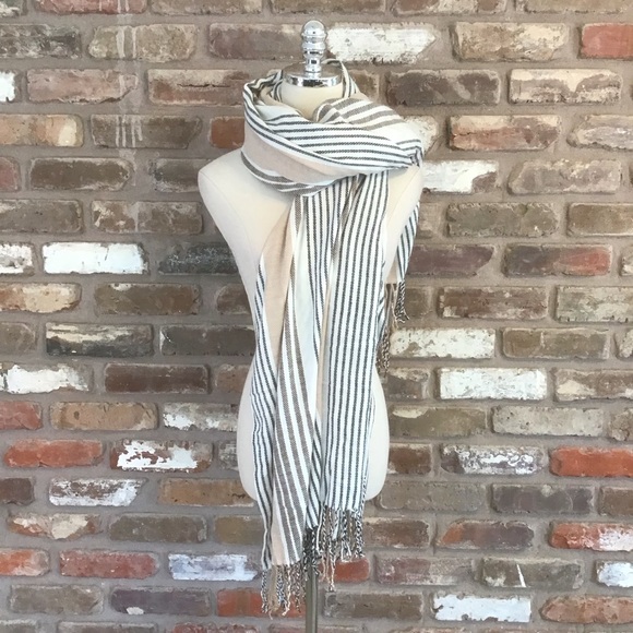 VERA BRADLEY Women's Tan Black White Striped Fringed Shawl Throw Blanket Wrap - Picture 1 of 4